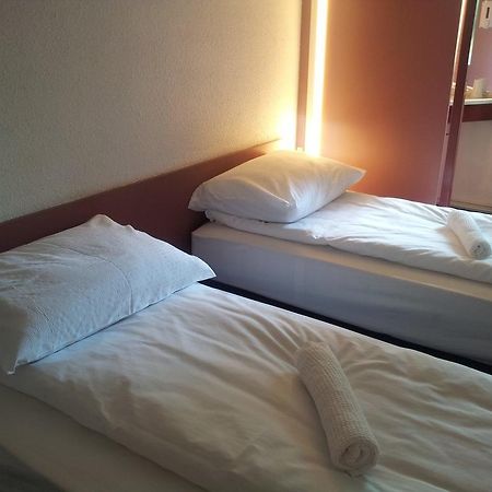 Drive Inn Hotel Törökbálint Екстериор снимка